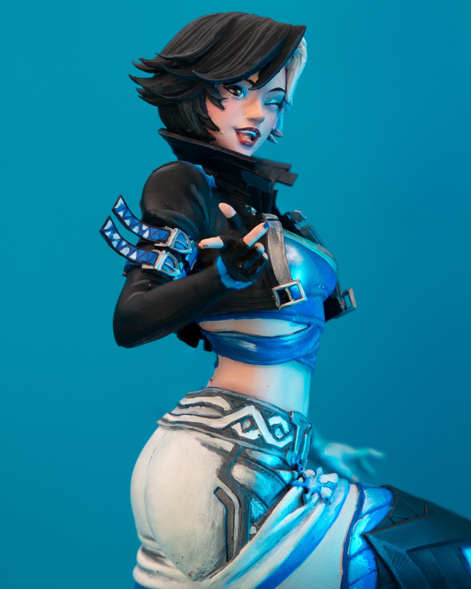 Luna Snow details